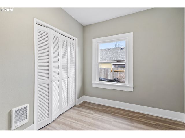 10104 Se HOLGATE Blvd, Portland, OR 97266