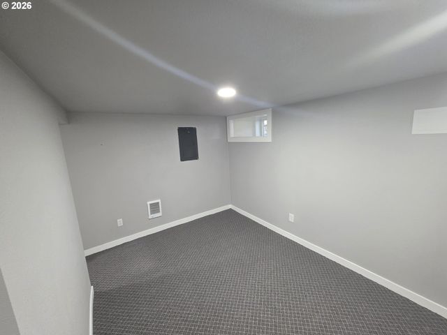 10104 Se HOLGATE Blvd, Portland, OR 97266