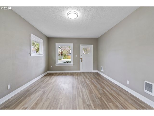 10104 Se HOLGATE Blvd, Portland, OR 97266