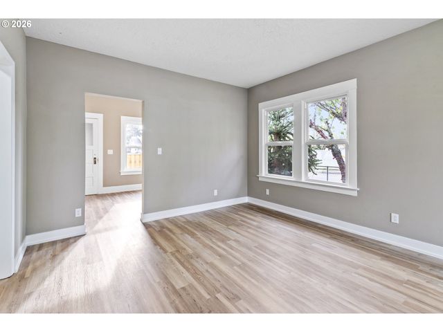10104 Se HOLGATE Blvd, Portland, OR 97266