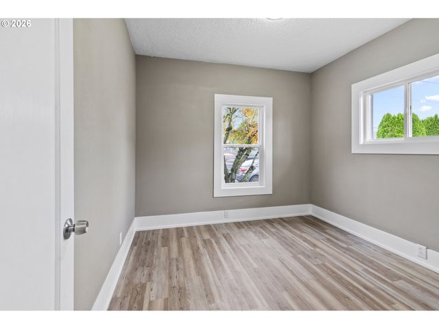 10104 Se HOLGATE Blvd, Portland, OR 97266