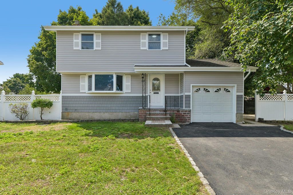 322 Barleau, Brentwood, NY 11717 — exterior