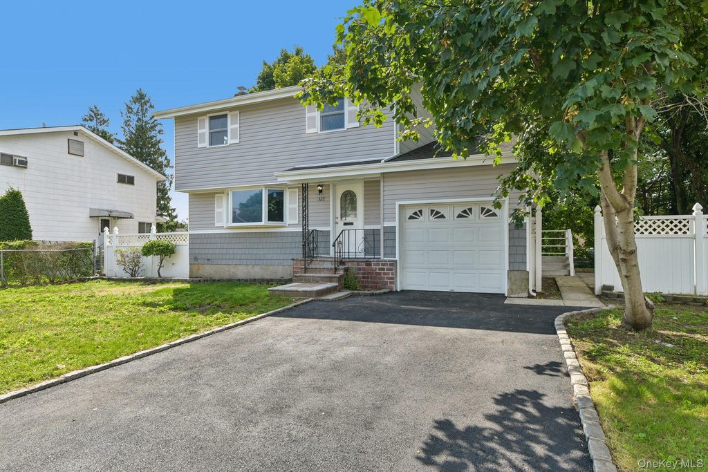 322 Barleau, Brentwood, NY 11717 — photo 2