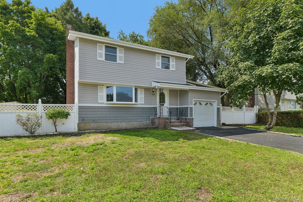 322 Barleau, Brentwood, NY 11717 — photo 3