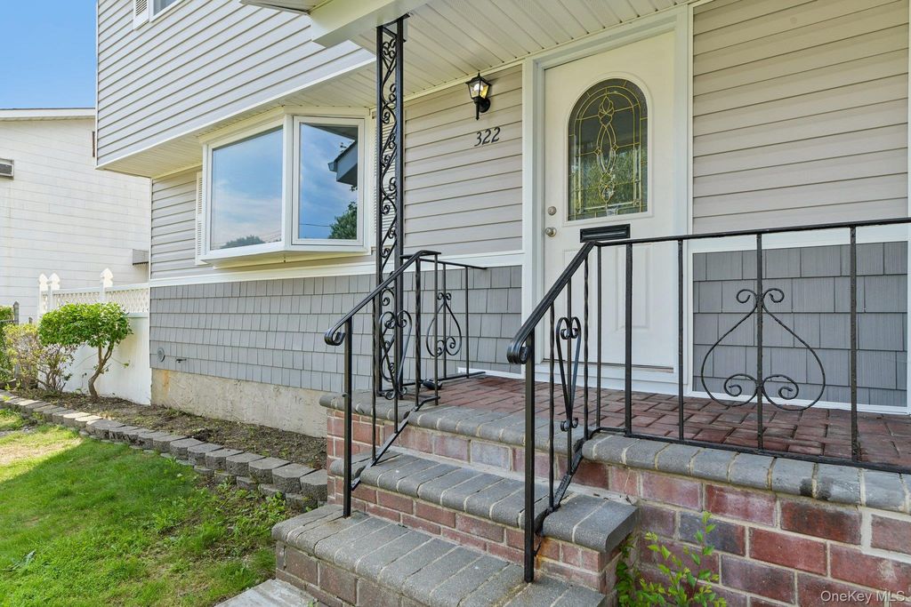 322 Barleau, Brentwood, NY 11717 — photo 4