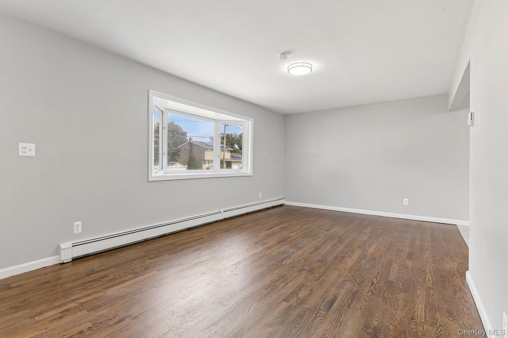 322 Barleau, Brentwood, NY 11717 — photo 5