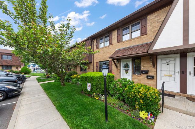 248 Mariners Way, Copiague, NY 11726