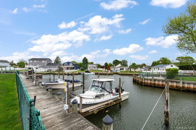 248 Mariners Way, Copiague, NY 11726