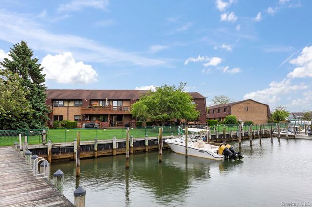 248 Mariners Way, Copiague, NY 11726
