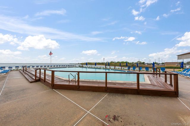 248 Mariners Way, Copiague, NY 11726