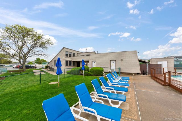 248 Mariners Way, Copiague, NY 11726