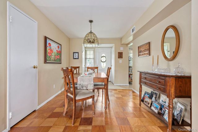 248 Mariners Way, Copiague, NY 11726