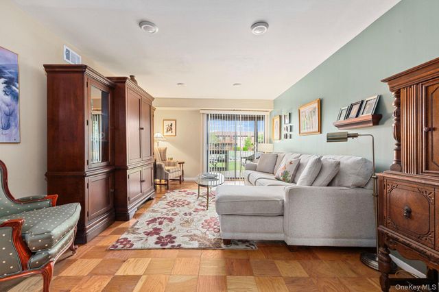 248 Mariners Way, Copiague, NY 11726