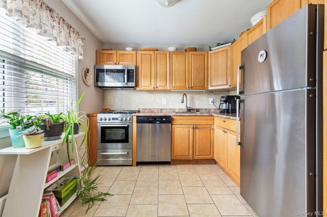 248 Mariners Way, Copiague, NY 11726