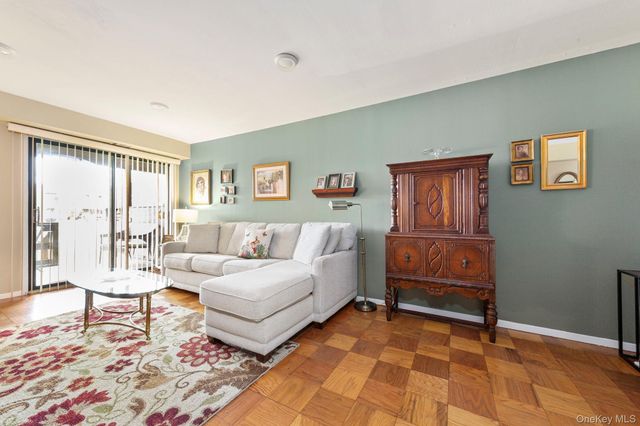 248 Mariners Way, Copiague, NY 11726