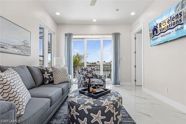 855 Lagoon ST 4, Fort Myers Beach, FL 33931