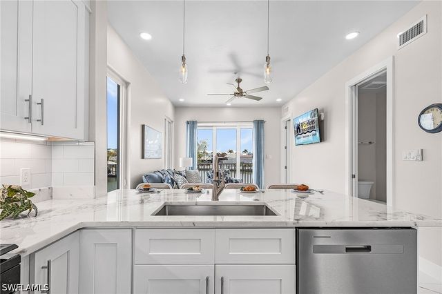 855 Lagoon ST 4, Fort Myers Beach, FL 33931