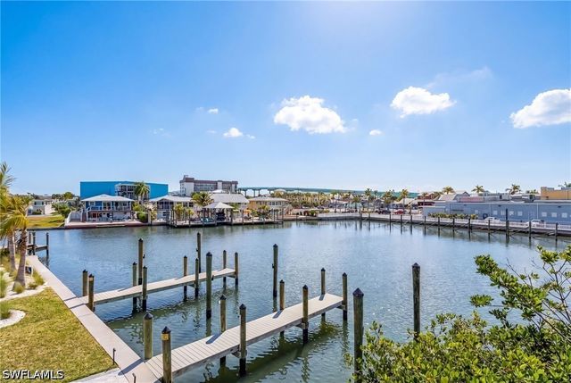 855 Lagoon ST 4, Fort Myers Beach, FL 33931