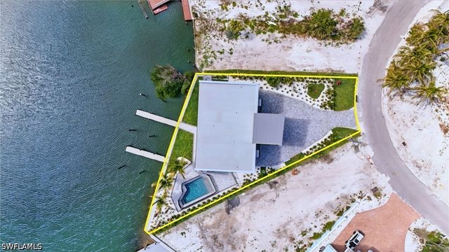 855 Lagoon ST 4, Fort Myers Beach, FL 33931