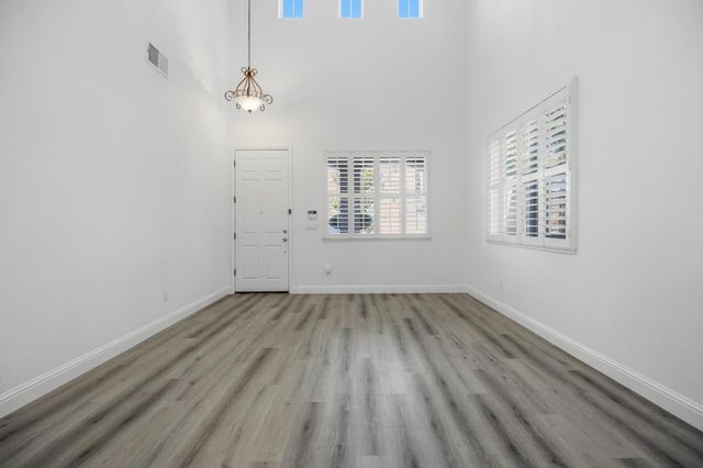 18 Delta Tule Ct, Sacramento, CA 95834