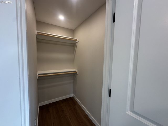 125 FOXGLOVE Ter, Longview, WA 98632