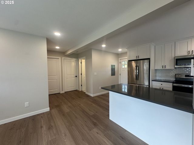 125 FOXGLOVE Ter, Longview, WA 98632