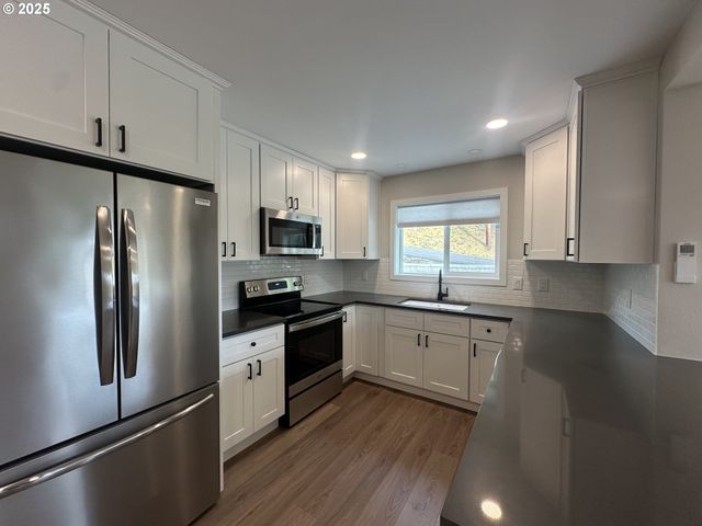 125 FOXGLOVE Ter, Longview, WA 98632