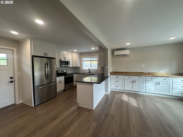 125 FOXGLOVE Ter, Longview, WA 98632