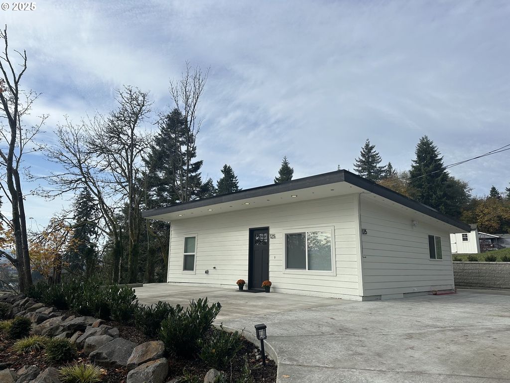 125 FOXGLOVE Ter, Longview, WA 98632