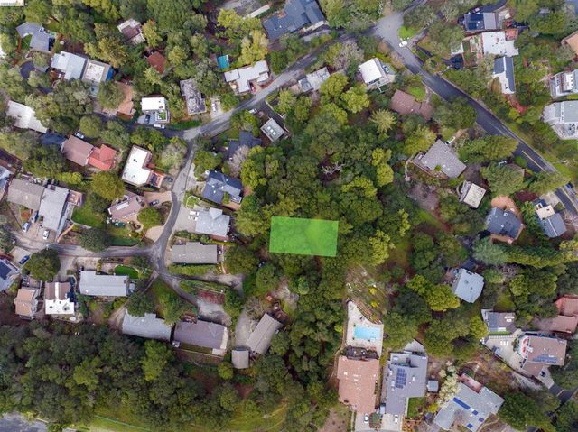 20 Lucille Way, Orinda, CA 94563