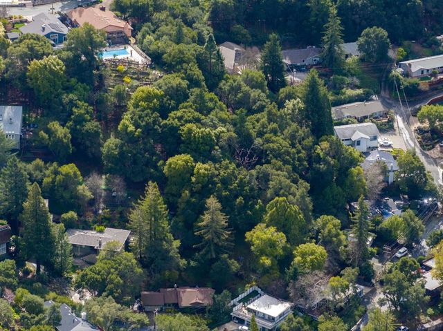 20 Lucille Way, Orinda, CA 94563