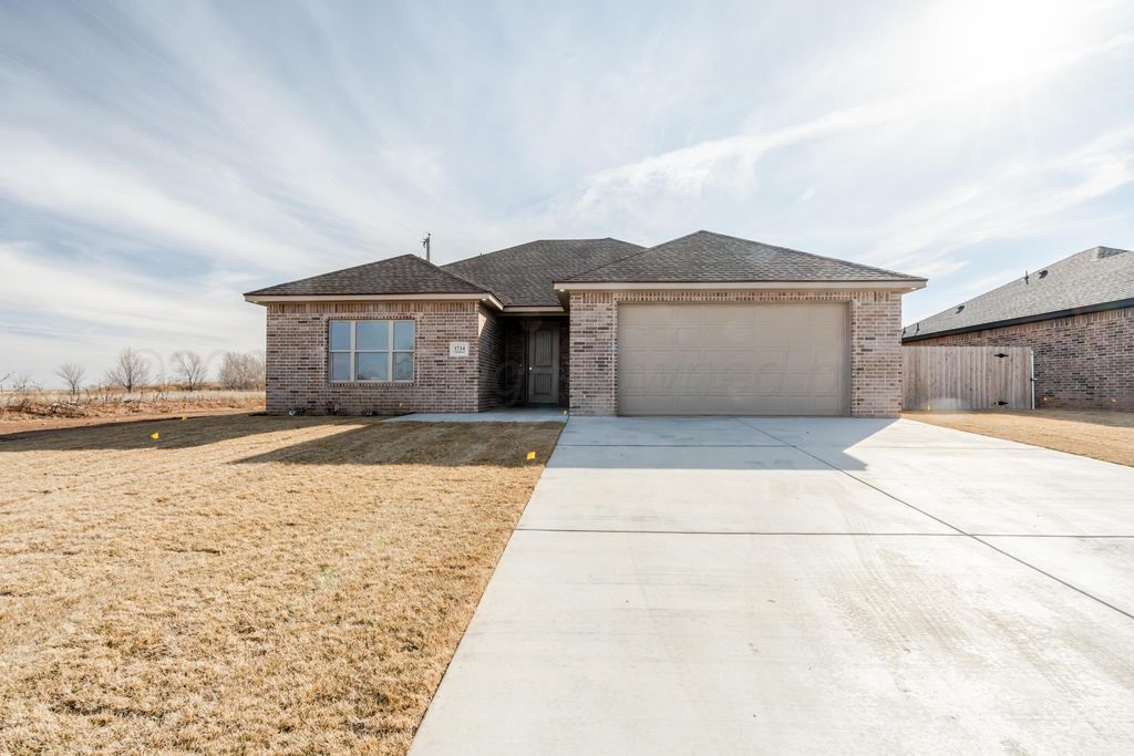 1734 Northridge Street, Dumas, TX 79029