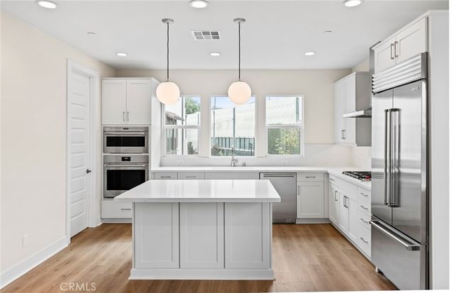 104 Kimberwick Court, Burbank, CA 91506