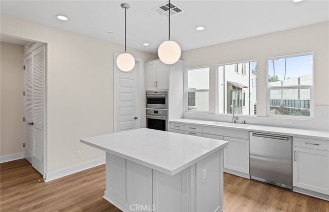 104 Kimberwick Court, Burbank, CA 91506