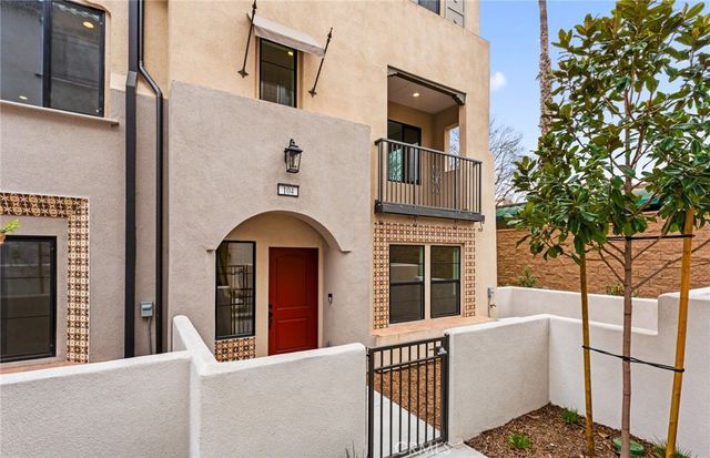 104 Kimberwick Court, Burbank, CA 91506