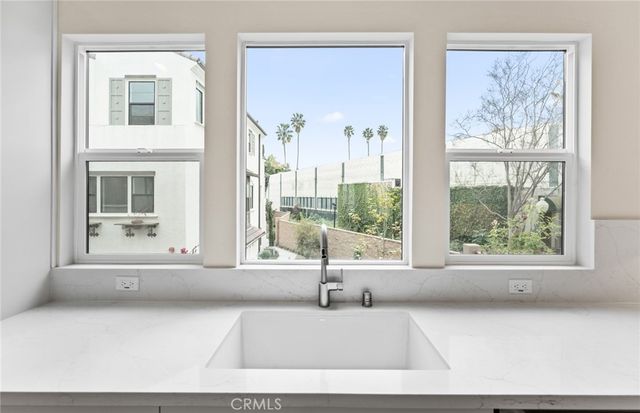 104 Kimberwick Court, Burbank, CA 91506