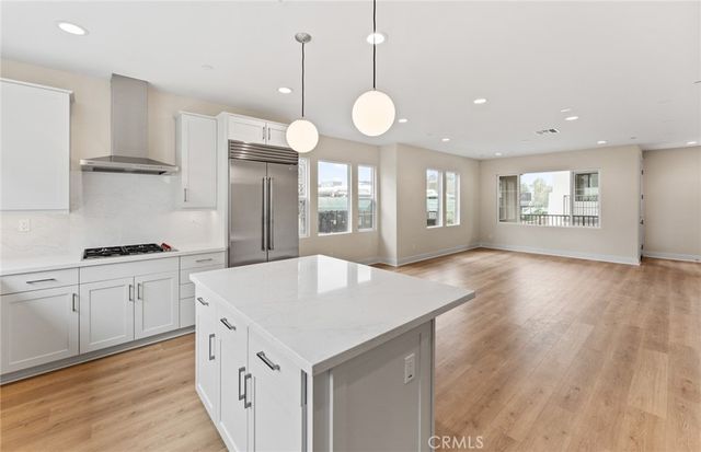 104 Kimberwick Court, Burbank, CA 91506