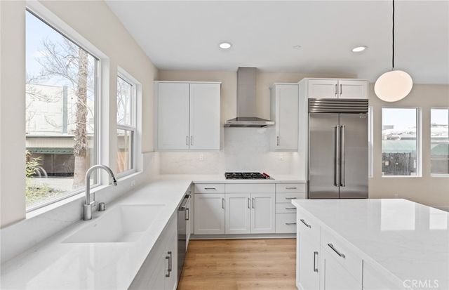 104 Kimberwick Court, Burbank, CA 91506