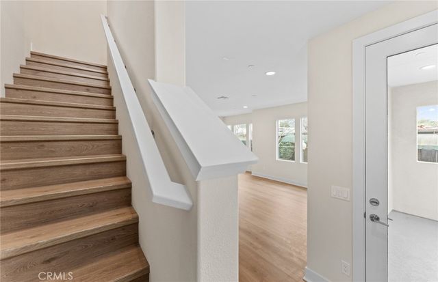 104 Kimberwick Court, Burbank, CA 91506