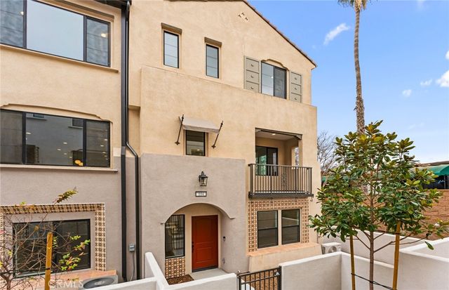 104 Kimberwick Court, Burbank, CA 91506