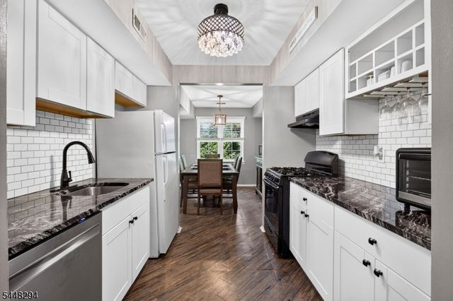 248 Alpine Way B, Woodbridge Twp., NJ 07095