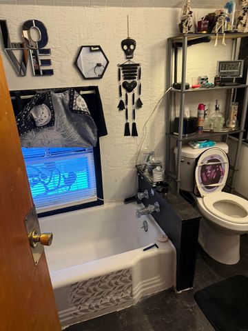 400 Elm Street, Waterloo, IA 50703