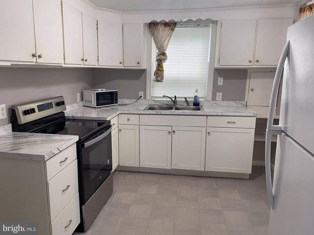 123 W MAIN ST, Hershey, PA 17033