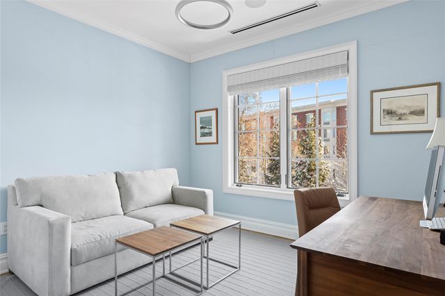 1000 Royal Court 1106, North Hills, NY 11040