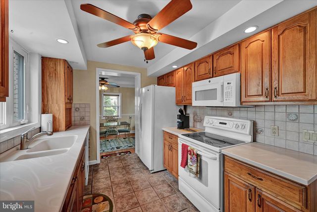 526 ARGYLE RD, Drexel Hill, PA 19026