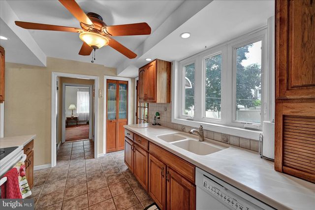 526 ARGYLE RD, Drexel Hill, PA 19026