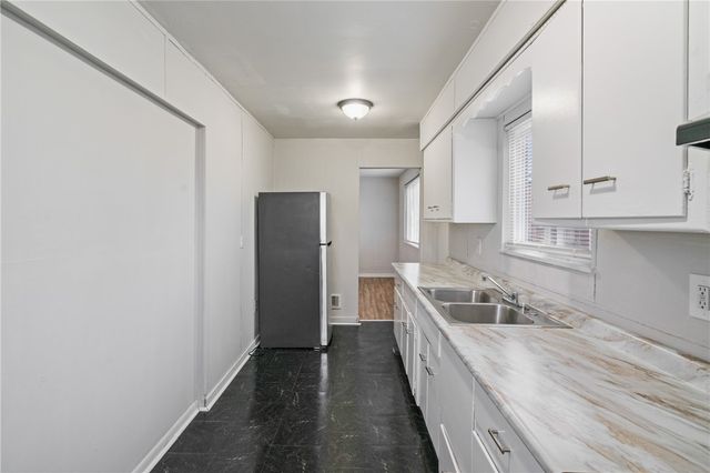 200 Moye Pl, Mt Oliver, PA 15210