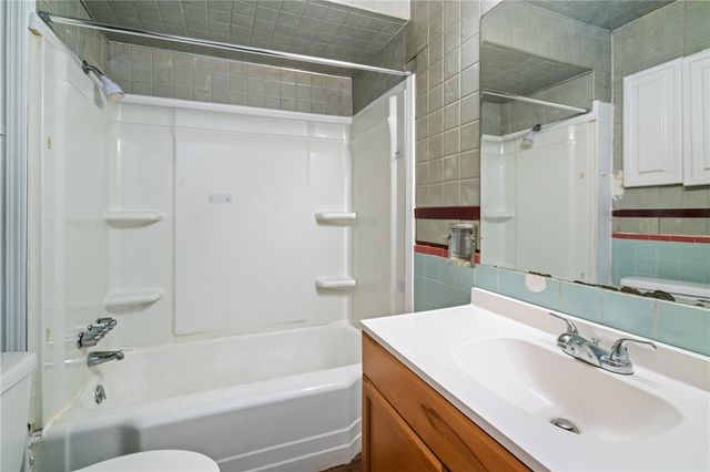 200 Moye Pl, Mt Oliver, PA 15210