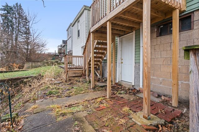 200 Moye Pl, Mt Oliver, PA 15210