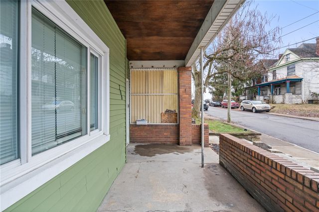 200 Moye Pl, Mt Oliver, PA 15210